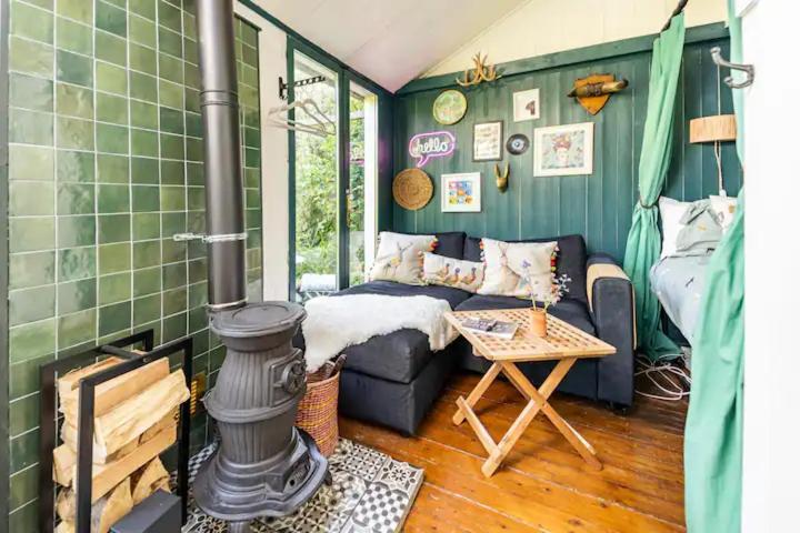 The Lodge - A Tranquil Escape Atworth Luaran gambar