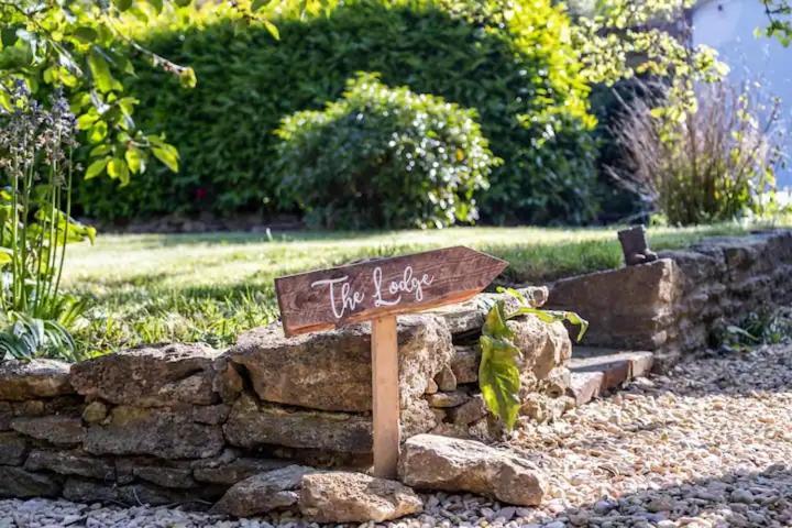 The Lodge - A Tranquil Escape Atworth Luaran gambar
